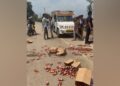 लाठी-डंडे लेकर पहुंचीं और सड़क पर फेंकी बोतलें… शराब दुकान पर महिलाओं का हल्लाबोल