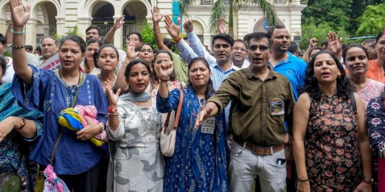 Bank Strike: 5 दिन काम, 2 दिन छुट्टी… नहीं मानी बात तो 28 सितंबर से फिर बंद होंगे बैंक