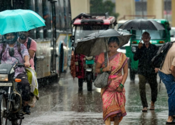 दिल्ली में झमाझम बारिश से बदला मौसम, लोगों को मिली गर्मी से राहत
