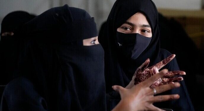 MP Hijab Row: दमोह स्कूल के 4 आरोपियों को हाई कोर्ट से झटका, हिजाब और नमाज के आरोप वाली FIR रद्द करने से इनकार