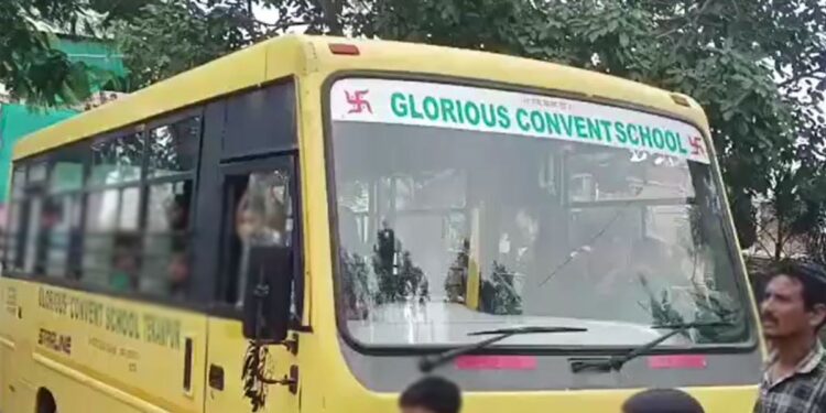 ग्वालियर में बच्चों से भरी स्कूल बस पर फायरिंग! पहले ड्राइवर को पीटा, फिर दागीं 4 गोलियां, बस में सवार थे 50 बच्चे