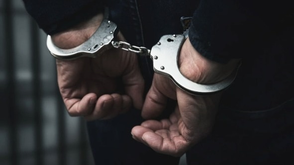 2 करोड़ का सोना लेकर IGI एयरपोर्ट पहुंचा बांग्लादेशी नागरिक, कस्टम अधिकारियों ने किया गिरफ्तार