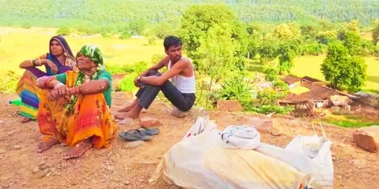 ‘बड़ा हीरा नहीं मिला, छोटे मिलते हैं…’ बारिश होते ही रूंझ नदी पहुंच जाती हैं श्याम बाई, किस्मत और उम्मीद की कहानी