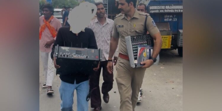 इंदौर में तेज आवाज में साउंड सिस्टम बजाना पड़ा भारी, पुलिस ने वाहन और बॉक्स जब्त कर लिया