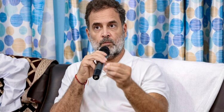 MP: राहुल गांधी के ‘छात्रों की गूंज’ विवाद के बीच कांग्रेस ने दी वाजपेयी की मिसाल, कहा- तब भी विपक्ष के कार्यक्रम…