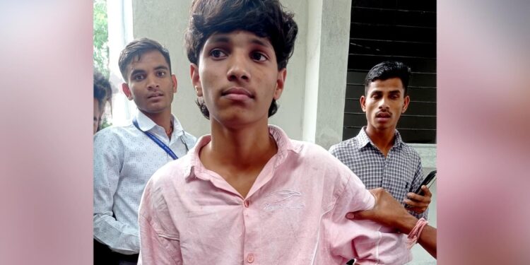 शादी से किया इनकार तो परीक्षा देकर निकली छात्रा पर हमला, पहले पिस्टल से फायर फिर चाकू से वार