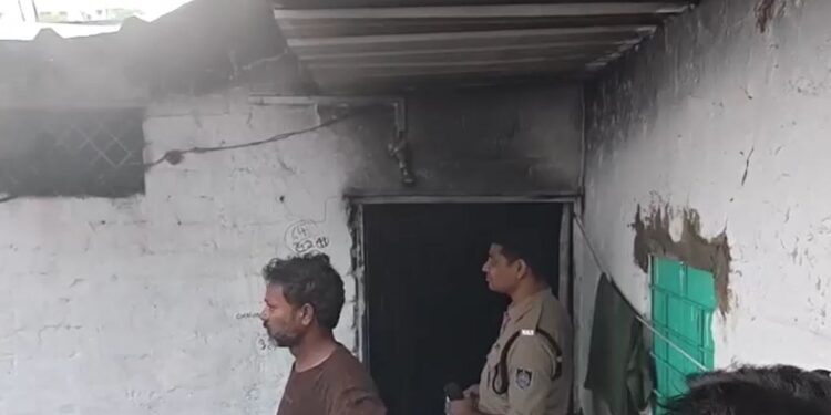 शादी से इनकार किया तो लड़की के घर फेंका पेट्रोल बम, उसके मंगेतर को भी जान से मारने की दी धमकी