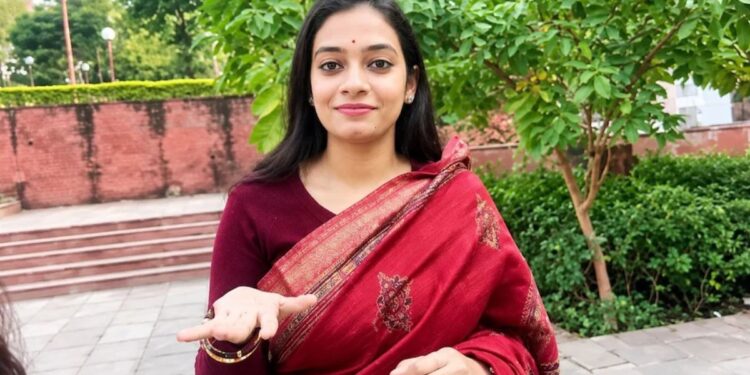 फर्जी IAS तृप्ति सिंह की कहानी में ट्विस्ट… पीड़िता से मांगी गई रिश्वत? ASI और हवलदार पर एक्शन