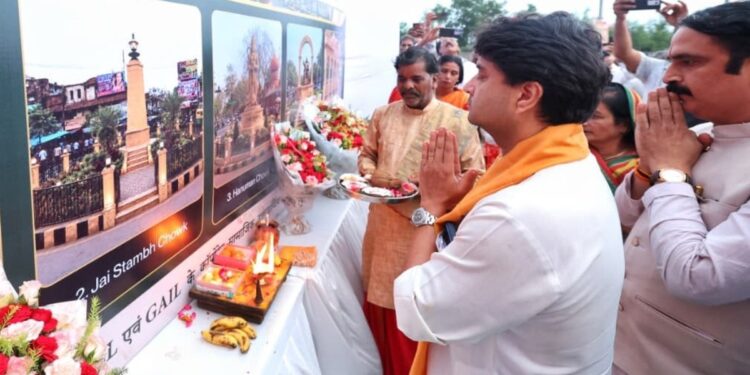 ‘महाराज भी कम नहीं थे, कमलनाथ सरकार उठाकर पटक दी’, Ex मिनिस्टर ने कर दिया खुलासा, मंच पर सिंधिया भी रहे मौजूद