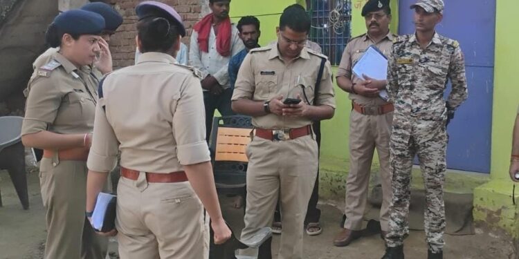 पत्नी और 3 बच्चों की हत्या कर घर के बाहर बैठा रहा शख्स, दमोह में दिल दहलाने वाली वारदात