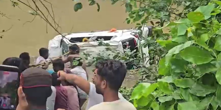 मध्य प्रदेश में दर्दनाक हादसा, बरसाती नाले में बही श्रद्धालुओं की कार, 8 की मौत