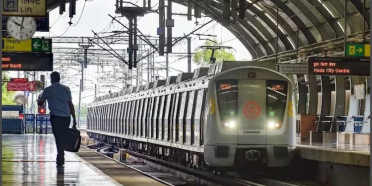 दिल्ली मेट्रो से सफर करने वाले दें ध्यान! तकनीकी खराबी के कारण इस रूट पर सेवाएं प्रभावित