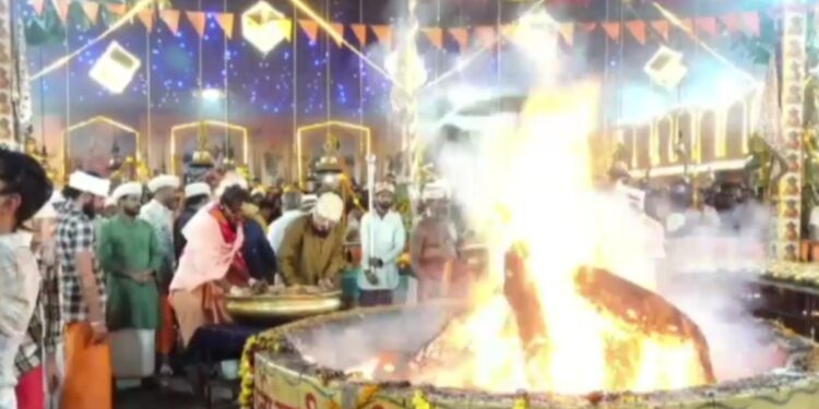 डेढ़ किलो सोना और पांच किलो चांदी हवन में स्वाहा? दादा धूनी दरबार का अद्भुत महायज्ञ, जानें इसका अनोखा रहस्य