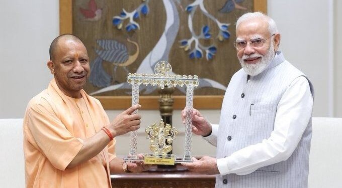PM आवास से निकले CM योगी, प्रधानमंत्री मोदी के साथ एक घंटे तक चली मीटिंग