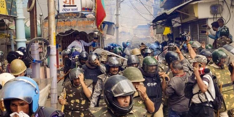 शाही मस्जिद के पास पथराव के बाद उज्जैन में तनाव, 10 लोग हिरासत में लिए गए