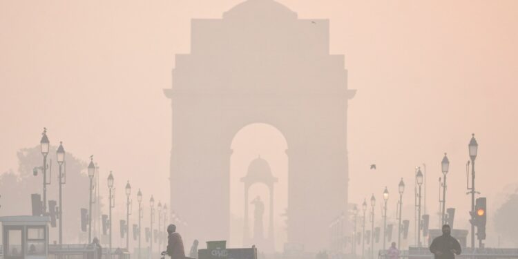 50% स्टाफ को Work From Home, AQI बढ़ते ही स्कूल हाइब्रिड… दिल्ली-NCR में नया GRAP लागू