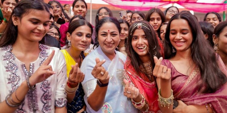 ‘लड़कियों पर ही इतनी पाबंदी, इतनी सीमाएं…’, दिल्ली CM रेखा गुप्ता ने उठाए सवाल