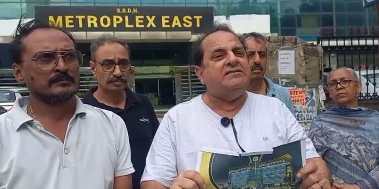 पूर्वी दिल्ली के ‘मेट्रोप्लेक्स ईस्ट मॉल’ में बड़ा खेल! अब पजेशन के लिए भटक रहे खरीदार