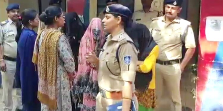 बांग्लादेश से युवतियां लाकर कश्मीर में कराते थे शादी… मध्य प्रदेश में पकड़े गए 2 रोहिंग्या तस्कर, बड़े नेक्सस का खुलासा