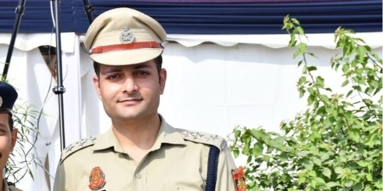 AI से बनाया ADCP विवेक भगत का फर्जी पोस्टर, दिल्ली पुलिस ने एक को किया गिरफ्तार