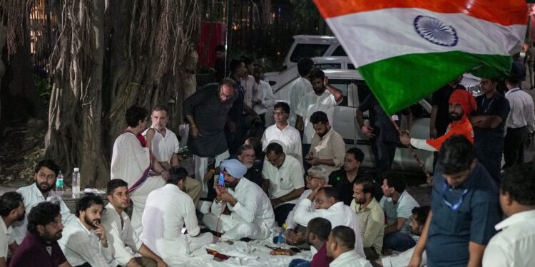 ‘विपक्षी सांसदों ने मिलने का समय मांगा ही नहीं’, SIR पर प्रदर्शन के बीच EC का दावा
