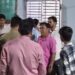 पति के साथ रात में टहल रही थी महिला, सामने से बाइक आई… पलक झपकते ही गले से चेन खींच ले गया बदमाश