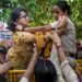‘नेहा बोरा ने वर्दी पकड़ी, नाखून से नोंचा…’ वायरल फोटो वाली महिला कांस्टेबल ने सुनाई आपबीती