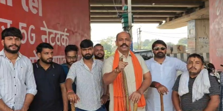 हिंदू रक्षा दल के अध्यक्ष पिंकी चौधरी ने डंडे दिखाकर जारी किया वीडियो, CJP प्रोटेस्ट के बीच दिल्ली कूच का ऐलान
