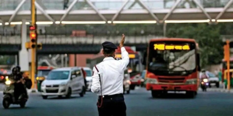 दिल्ली में प्रोटेस्ट के बीच खुल गए ये रास्ते, यहां पढ़ें ट्रैफिक अपडेट