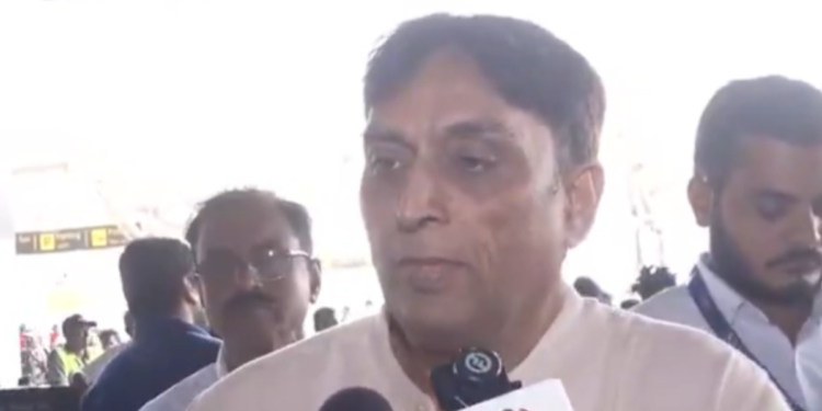 ‘कौन है दिपके मैं उन्हें नहीं जानता, हर समस्या के लिए प्रदर्शन…’, प्लेन में साथ आए यात्री का फूटा गुस्सा