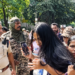 प्रदर्शनकारियों से झड़प में कई पुलिसकर्मी घायल, महिला कॉन्सटेबल की उंगली टूटी