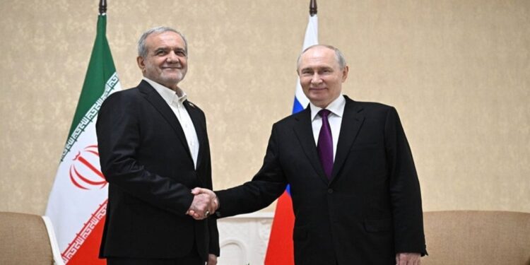 US हमलों के बावजूद बातचीत नहीं छोड़ेगा Iran, बैठक में Vladimir Putin ने बढ़ाया हाथ