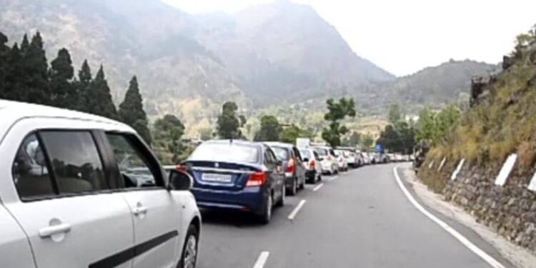 80 KM आगे पहुंच गई गाड़ी… तब याद आया- बेटा तो ढाबे पर ही छूट गया… तीर्थयात्रा पर निकले परिवार की कहानी