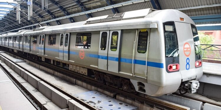 दिल्ली मेट्रो बंदी और कस्टडी पर सुप्रीम कोर्ट सख्त… अवमानना याचिका पर कल सुनवाई करेगी स्पेशल बेंच
