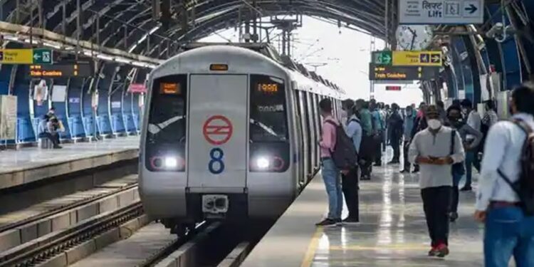 ‘थप्पड़ मारा और फर्श पर पटका…’, दिल्ली मेट्रो में सीट के झगड़े में जान गंवा बैठा शख्स, दो पर केस दर्ज