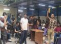 फ्री नाश्ता मिलते ही प्रदर्शनकारियों ने लगाए नारे, ‘एक चाय और 2 समोसा… दिल्ली पुलिस पर पूरा भरोसा’