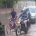 बारिश के बीच सड़क पर रेंग रही गाड़ियां, धीमा हुआ ट्रैफिक, दिल्ली बारिश के VIDEO