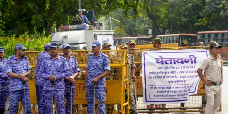दिल्ली प्रदर्शन में फायरिंग की अफवाह पर एक्शन, 300 सोशल मीडिया पोस्ट हटाए गए