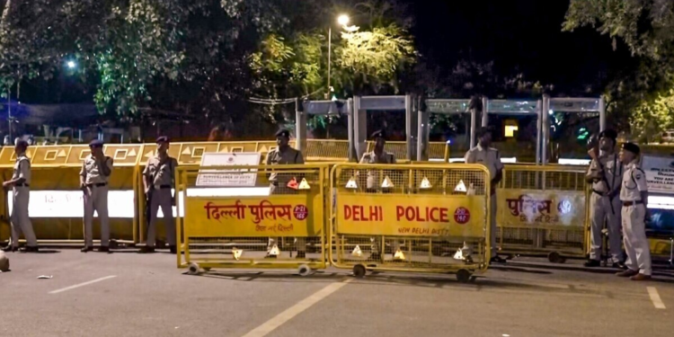 दिल्ली में आज इन रास्तों पर जाने से बचें, पढ़ें ट्रैफिक पुलिस की नई एडवाइजरी