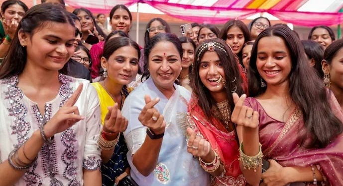दिल्ली में रोजगार का नया मौका, महिलाओं और ट्रांसजेंडर को दिए जाएंगे 1,300 ई-ऑटो