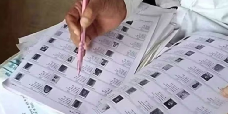 मध्य प्रदेश में नए वोटर बनने की होड़! 1 अक्टूबर से अब तक मिले 4 लाख से ज्यादा आवेदन, 18-19 साल के युवाओं की संख्या 1.92 लाख
