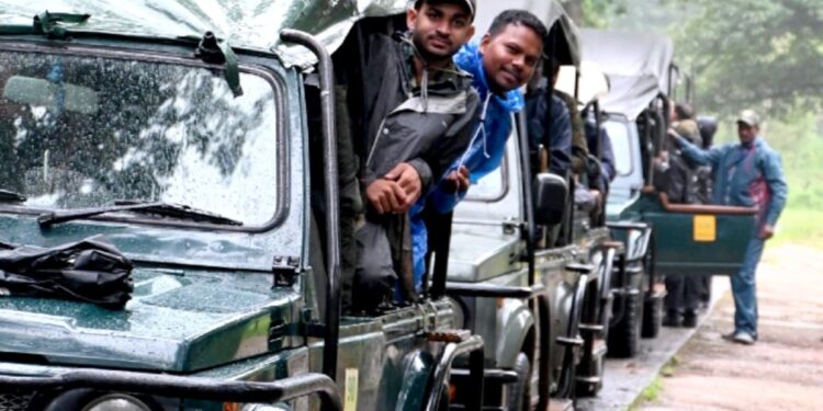 मानसून में शुरू हुआ प्रयोग पड़ा भारी हिट… बांधवगढ़ टाइगर रिजर्व में 100 दिनों के भीतर 3780 पर्यटकों ने की बफर जोन सफारी