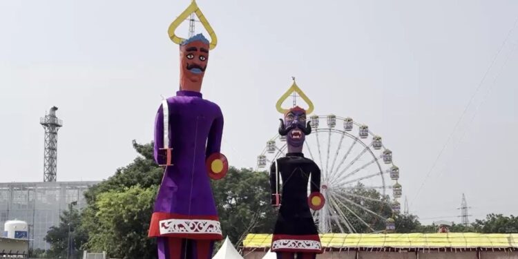 दिल्ली में 221 फीट का रावण, 22 मंजिला इमारत जितनी ऊंचाई, 40 लाख रुपये खर्च, जानें और खासियत