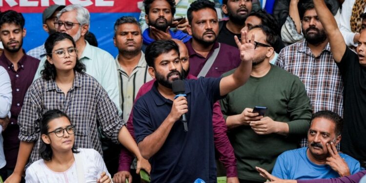 कनॉट प्लेस का सेंट्रल पार्क बंद, कल CJP के ‘तिरंगा मार्च’ से पहले गरमाया माहौल, दिपके बोले- अंडरकवर पुलिस ने मुझे घेरा