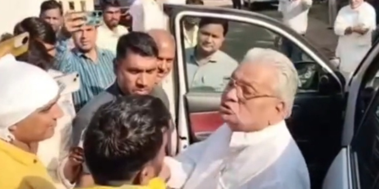 शिवपुरी विधायक से युवक की तीखी बहस, बोला-‘आप गधे हो, मैं ग्रेजुएट हूं’, VIDEO वायरल