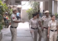 दिपके के घर पहुंची पुलिस, दिल्ली में ‘तिरंगा यात्रा’ से पहले एक्शन, देखें VIDEO