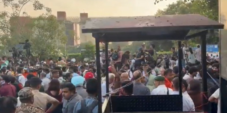 ‘ज्ञानेश कुमार को भारत रत्न मिले’, कनॉट प्लेस में CJP के खिलाफ सड़क पर व्यापारी