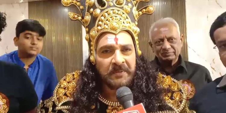 ‘बच्चों को रामलीला दिखाने जरूर लाएं’… रावण बनकर दिल्ली के मंच पर उतरे शाहबाज खान, कह दी बड़ी बात
