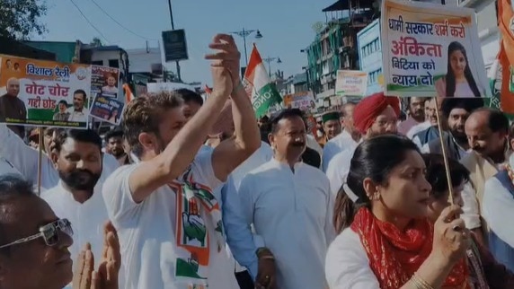 अंकिता भंडारी केस: देहरादून में सड़कों पर उतरी कांग्रेस, दिल्ली में CBI से मिले माता-पिता