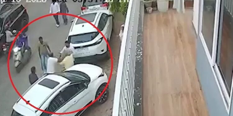 ‘व्यापार करना है तो हर महीने 50 हजार दो…’, इंदौर में 68 साल के बुजुर्ग से बेरहमी